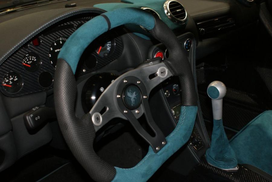 Интерьер Gumpert Apollo Speed 2009 года  (фото 6 из 9)